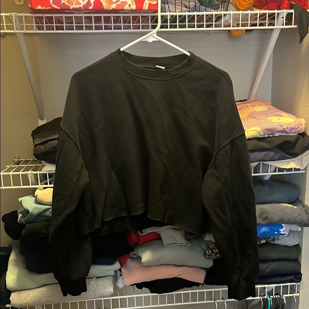 Black Cropped Sweatshirt